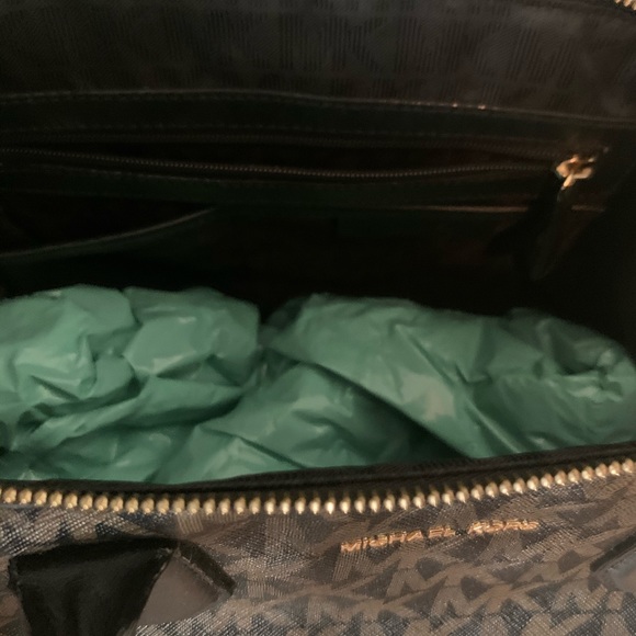 2 for 1 Michael Kors Bag Bundle - Picture 5 of 10